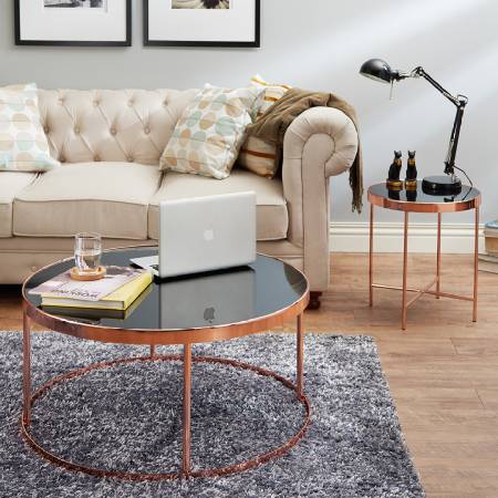 Lze kombinovat s dalšími kombinacemi odkládacích stolků.